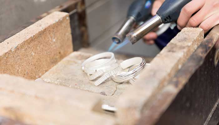 怎么辨别银子的真假 辨别银子的真假小窍门