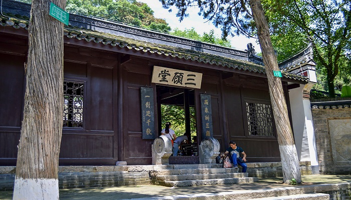 刘备三顾茅庐的故事 刘备三顾茅庐讲了什么故事 刘备三顾茅庐的故事 刘备三顾茅庐讲了什么故事