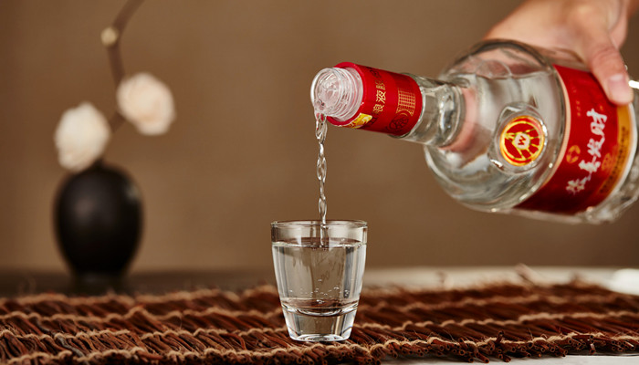 五粮液怎么开塑料壳 五粮液怎么开塑料壳图