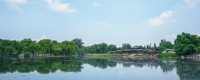 济南之春按照什么顺序写景的 济南之春简墨选文是按照什么顺序写景的