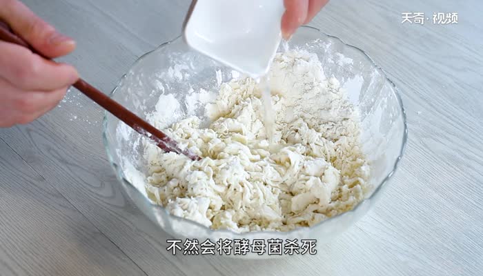 发面包子冷水还是热水 发面包子用多少度的水