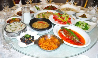 中餐上菜顺序一般讲究什么（中餐的上菜顺序是怎样的）