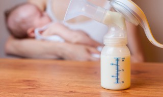 冰箱储存母乳的正确方法（冰箱如何存母乳）