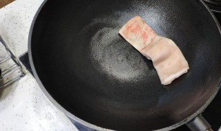 如何清洗铁锅 如何清洗铁锅锅底污垢