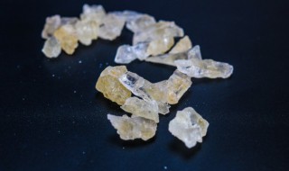 冰糖一天吃多少量才适宜（冰糖一天吃多少克合适）