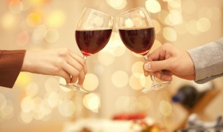 红酒加冰块可以吗 红酒可以加冰块么