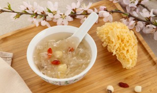 银耳汤放冰箱（银耳汤放冰箱冷藏过夜还能吃吗）