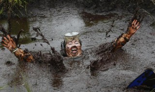 陷入沼泽地如何自救 陷入沼泽地如何自救,美女亲自实测
