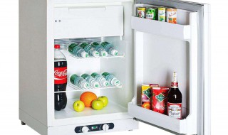 冰箱下面漏水怎么回事（冰箱下面漏水怎么回事儿）