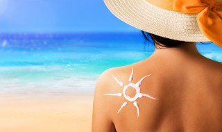 擦了防晒霜不用卸妆是真的吗（涂了防晒霜不卸妆会怎么样）