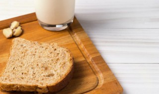减肥可以吃全麦面包吗（减肥可以吃全麦面包吗晚上）