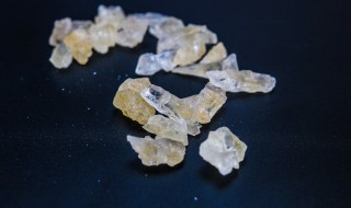 冰糖怎么做碎（冰糖怎么弄碎）