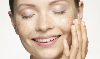 怎么减少脸上的斑（怎么减少脸上的斑的产生）