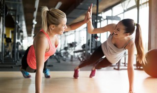 常见的健胸方法 怎样健身丰胸