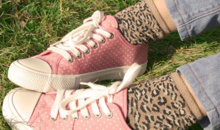 胶鞋的清洁方法（胶粘鞋怎么清洗）