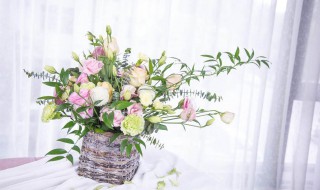 简易插花怎么做（简易插花怎么做的）