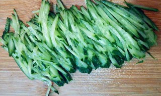 黄瓜切细丝的方法 怎么黄瓜切丝