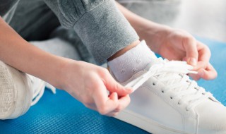 最快系鞋带的方法（最快系鞋带的方法视频）