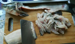 草鱼取鱼刺的简单方法（草鱼取鱼刺的简单方法图片）