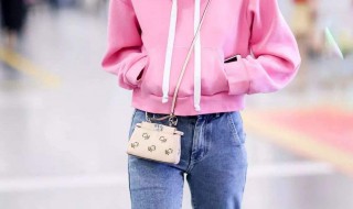 卫衣配什么裤子好看女（绿色卫衣配什么裤子好看女）