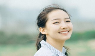 背后的痘痘能不能挤（背后长痘痘可以挤掉吗）