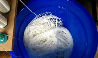 人造纤维是什么材料（人造纤维是什么材料做的）