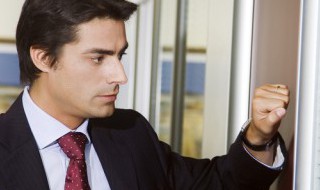 门被反锁了从里面怎么打开（门被反锁了从里面怎么打开铁门）