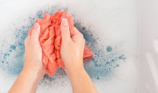 屎渍怎么清洗掉小窍门（如何清洗屎渍）