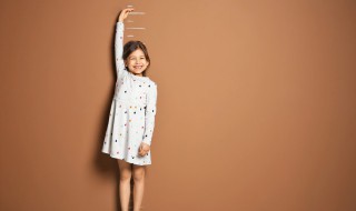 如何将连衣裙的腰大改小（连衣裙腰身太大怎么改小）