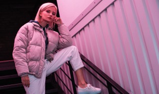 清洗羽绒服领口袖口的小窍门（怎么清洗羽绒服的领口袖口）