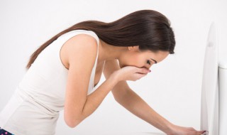 中暑恶心想吐怎么缓解（中暑恶心想吐怎么缓解可以工作吗）