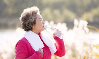 关于喝水的注意事项都有哪些（喝水应该注意哪些事项）