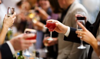 如何引起客户的注意（怎么引起客户的注意）