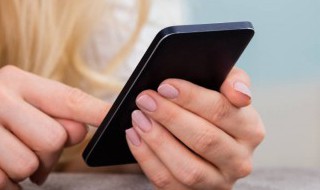 苹果手机怎么设置闹钟（苹果手机怎么设置闹钟只震动不响铃）