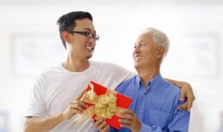 父亲节礼物实用送爸爸（父亲节礼物实用送爸爸吗）
