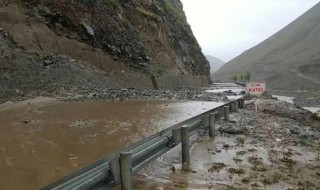 山区遇到泥石流怎样正确逃跑 山区遇到泥石流怎么逃跑