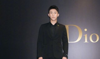 黑色衬衣泛白怎么处理 黑色衬衫泛白了怎么办