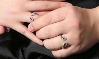 男女朋友带戒指戴法（男女朋友带戒指戴法图片）