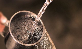 如何解酒醒酒的简单方法（戒酒的3个小偏方）