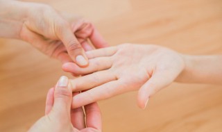 婚姻线怎么看出一个人的婚姻 婚姻线是哪一条