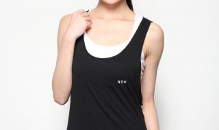 黑背心领掉色怎么处理 黑色v领背心