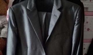 西服滴油渍怎么处理（西服滴油了怎么局部洗）