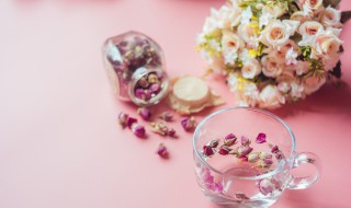 玫瑰花和什么一起泡水喝好 玫瑰花和菊花可以一起泡水喝吗