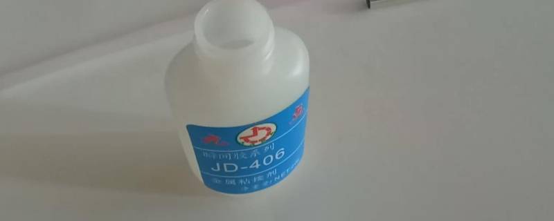裤子上有pvc胶水怎么办（裤子上弄上防水胶怎么办）