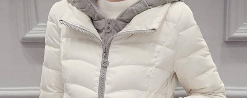洗衣液可以洗羽绒服吗（羽绒服洗了以后一坨一坨的怎么办）