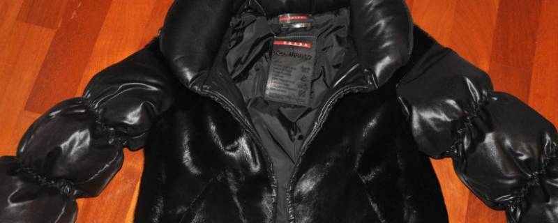 为什么羽绒服洗了就不暖和了（为什么羽绒服洗了就不暖和了怎么办）