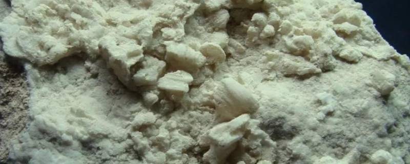 硝石一般在什么地方 墙上的白霜是硝吗