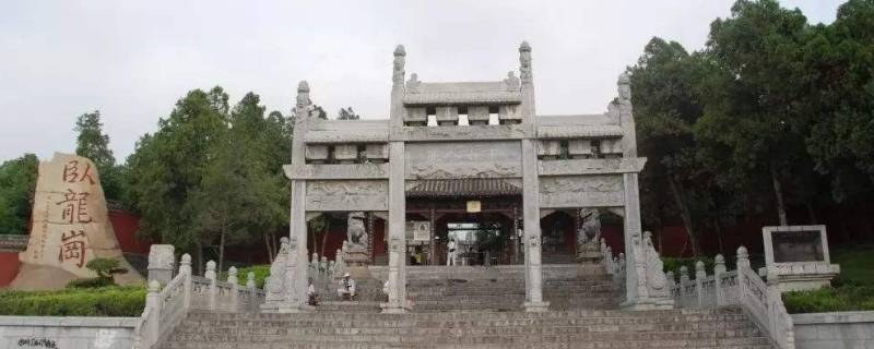 卧龙岗在哪个地方（卧龙岗游玩攻略）