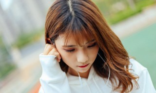 白色卫衣有污渍怎样清洗干净（白色衣服有污渍用什么洗）