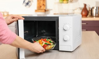 微波炉里面能放塑料吗 微波炉里面能放塑料吗有毒吗